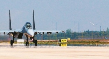 空军航空兵某部组织飞行训练